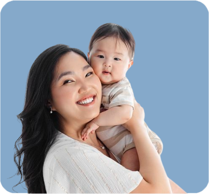 Dokter gigi sedang melayani pasien